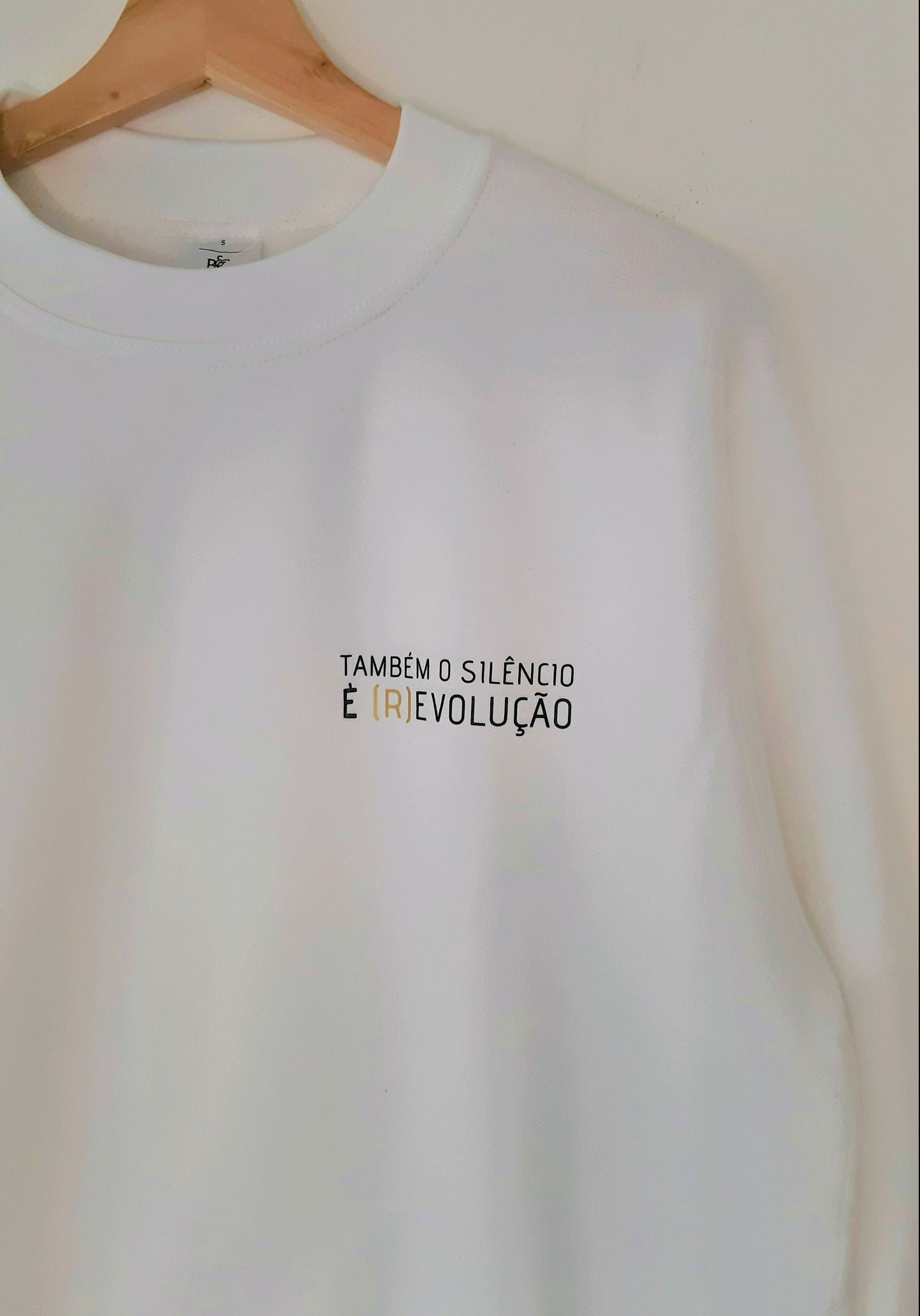 Sweatshirt Branca - Também o Silêncio é (R)Evolução